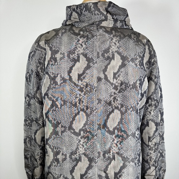 St John Jacket Women's Sz M Yellow Label Windbreaker Lightweight Snake Print Zip - Picture 11 of 14